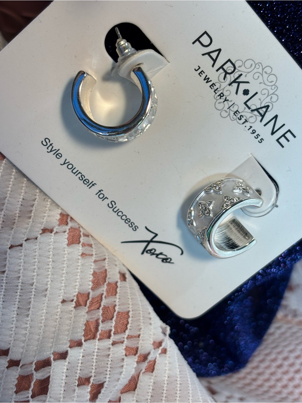 Cashmere Matte White Silver Delicate Quatrefoil Motifs Hoop Earrings 5/8” Floral - Picture 9 of 14